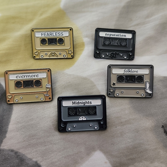 Taylor Swift Accessories - Taylor Swift enamel pins